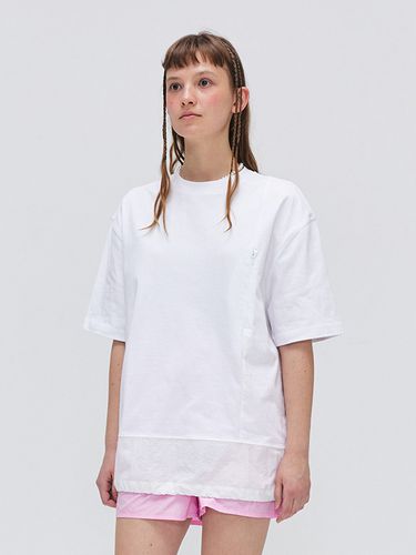 Woven Layered Pocket T-shirt_White - EZIO - Modalova