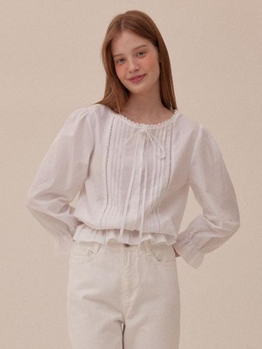 New Lace Pin Tuck Ribbon Blouse (2COL) Y4T009 - Your name Here - Modalova