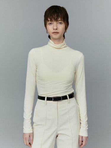 Basic Turtle Neck Top _ White - Burmula - Modalova