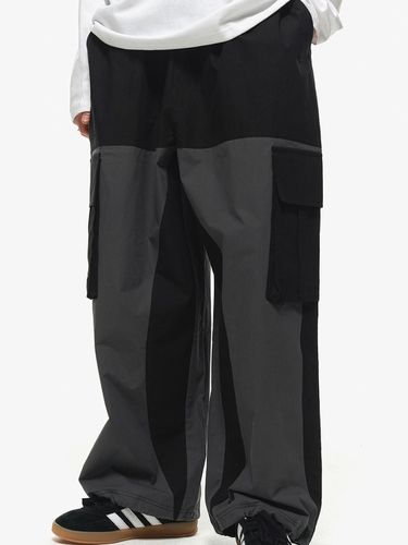 Technical Wide Cargo Pants _ Black - CPGN - Modalova