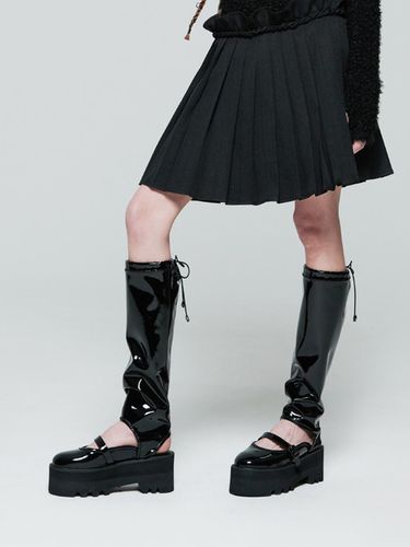 Woldang Cutout Warmer Boots_Black - mishuu somuch - Modalova