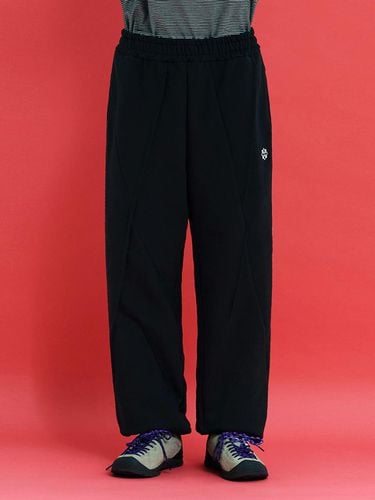 Dart Sweatpants_Black - UNALLOYED - Modalova