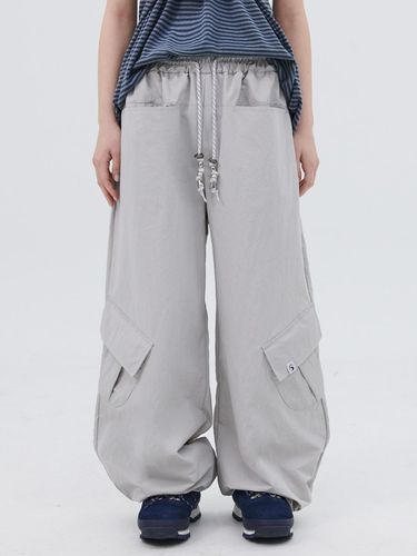 TS Silver Charm Pocket Pants Grey - PIECEMAKER - Modalova