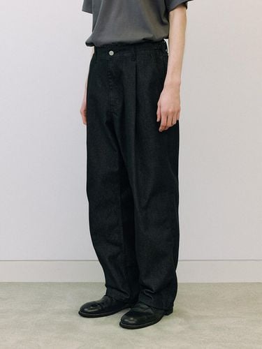 Deep Tuck Washed Denim Pants_Black - endoor - Modalova