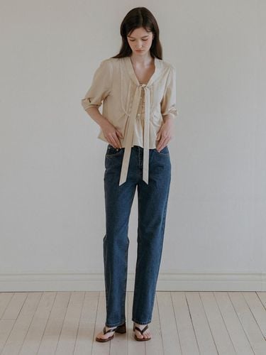 Tie Puff Blouse_Beige - eveningbrings - Modalova