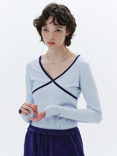 Ribbed V Neck Top_Sky - Qduroy - Modalova