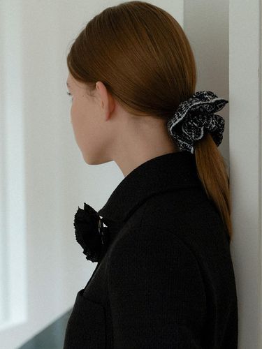 Classic Tweed Scrunchie - ANOETIC - Modalova