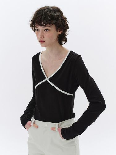 Ribbed V Neck Top_Night - Qduroy - Modalova