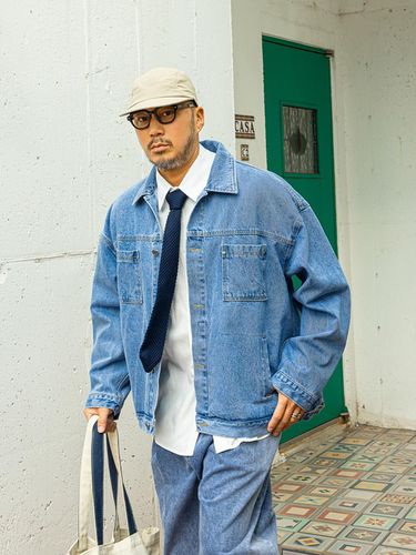 Relaxed Washed Denim Trucker Jacket_Light Denim - RUGGED HOUSE - Modalova