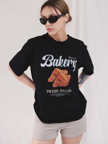 Bakery Short-Sleeve T-Shirt Black - PLUNASTUDIO - Modalova