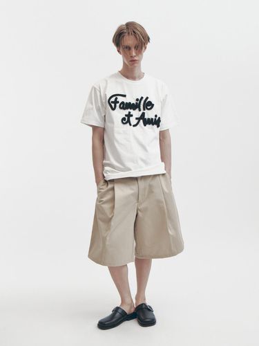 Wide One Tuck Bermuda Pants_Beige - FAMILLE - Modalova