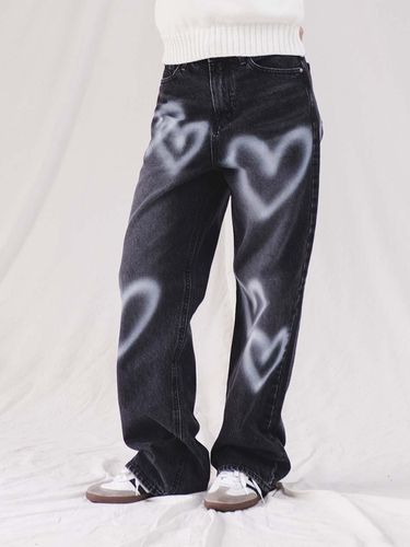 PS Heart Denim Pants Black - PLUNASTUDIO - Modalova