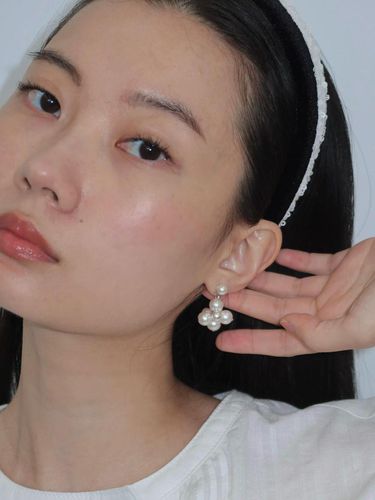 Pearl Bloom Earrings - MONDAY EDITION - Modalova