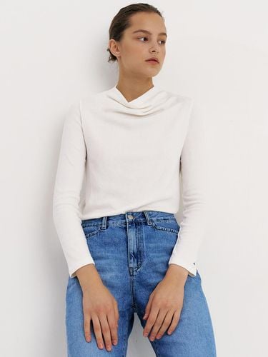 Half High Neck Crease T-shirt_White - ourcomos - Modalova