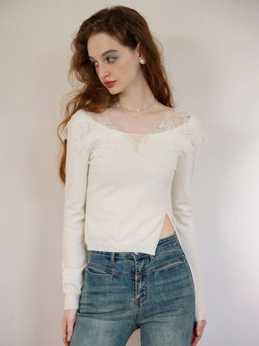 Side Slit Embroidery Knit Top_White - Cest Moidew - Modalova