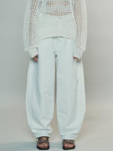 Curved Wide Denim Pants_White - Enor - Modalova