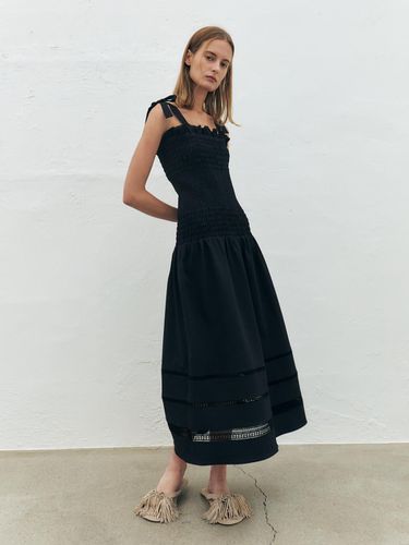 Ribbon Smocked Long Dress_Black - KUME - Modalova