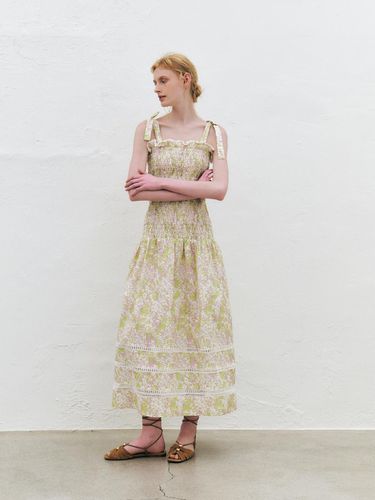 Ribbon Smocked Long Dress - KUME - Modalova