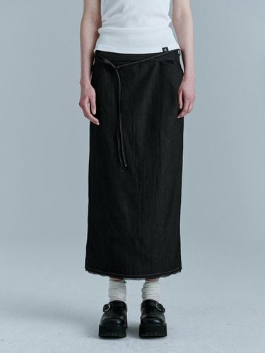 Crinkled Satin Skirt (Black) - MARGESHERWOOD - Modalova