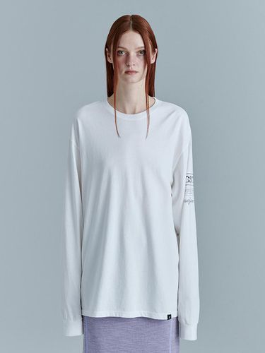 Basic Logo Long Sleeve (White) - MARGESHERWOOD - Modalova