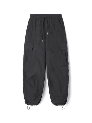 Taslan Cut Detail Cargo Parachute Pants_Black - INDUST - Modalova