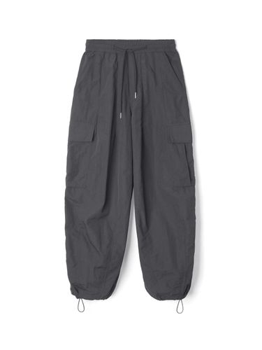 Taslan Cut Detail Cargo Parachute Pants_Charcoal - INDUST - Modalova