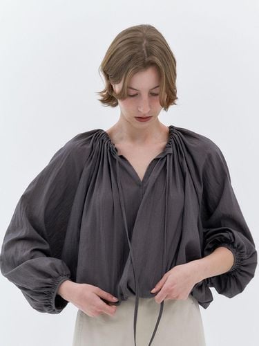 Cora Shirred Blouse_Charcoal - nyhavn - Modalova