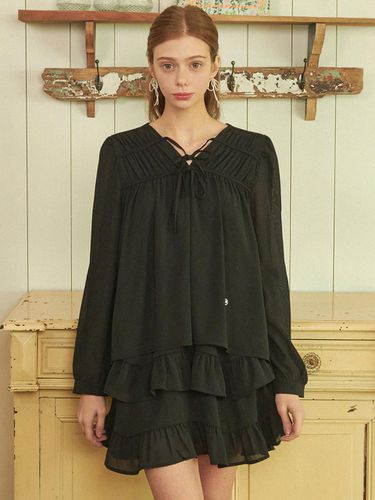 Love Line V-Neck Frill Mini Dress_Black - MICANE - Modalova