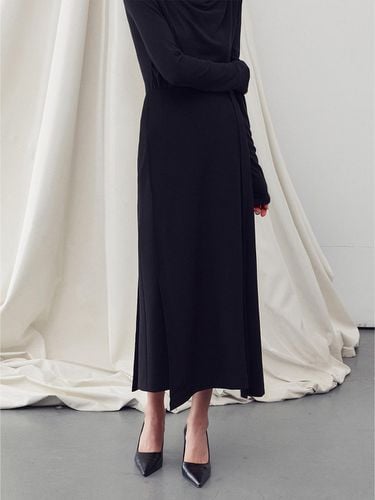 Side Slit Midi Skirt - Black - RE RHEE - Modalova