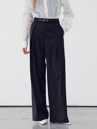 Belt Detail Wide Leg Trousers - RE RHEE - Modalova