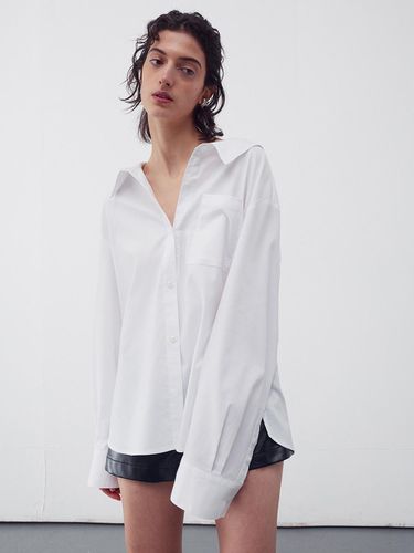 Open Back Off Shoulder Shirt - RE RHEE - Modalova