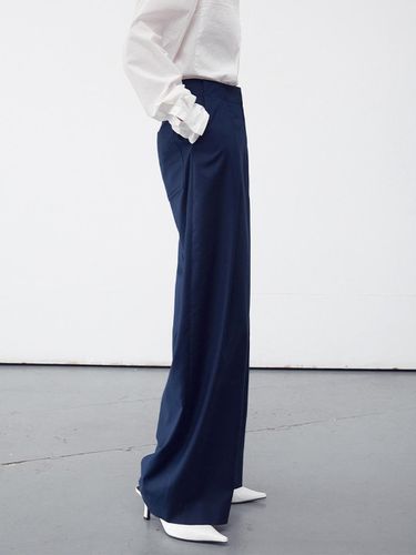 Belt Detail Wide Leg Trousers - RE RHEE - Modalova