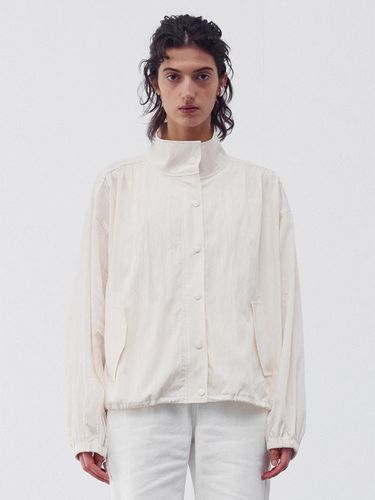 High Neck Buttoned Jacket - RE RHEE - Modalova