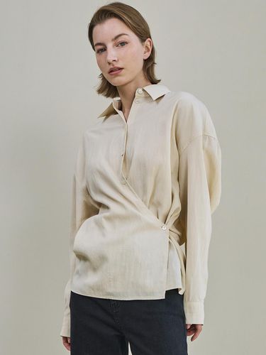 M241610] Overfit Cross Shirt_Beige - racoco - Modalova