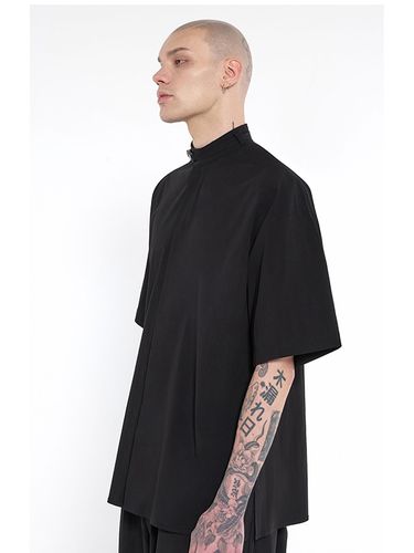 Buckle Strap Half Shirt_Black - DGNAK12 - Modalova