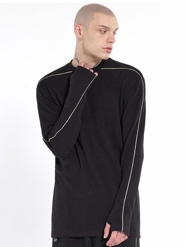 Finger Hole Sleeve Top_Black - DGNAK12 - Modalova