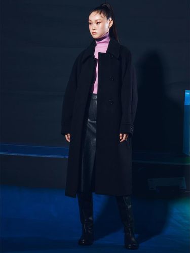 Volume Silhouette Mac Collar Coat - kuho plus - Modalova