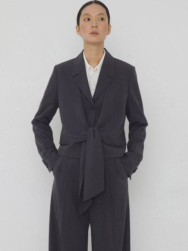 Soft Double-Layered Tied Jacket [Charcoal] - manuelle et guillaume - Modalova