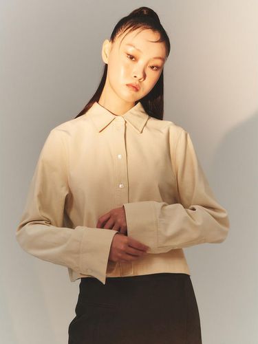 Signature Corduroy Cropped Shirt - kuho plus - Modalova