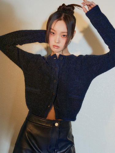 Round Neck Cropped Knit Cardigan - kuho plus - Modalova