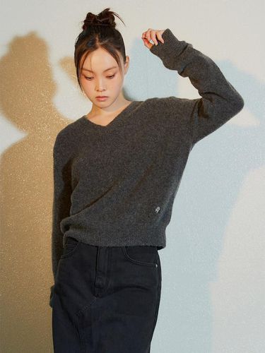 V-neck Knit Pullover - Ash - kuho plus - Modalova