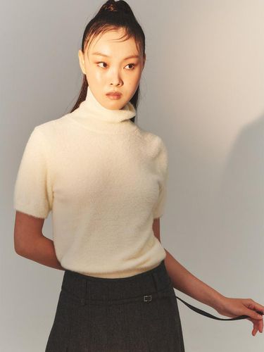 Turtleneck Short Sleeve Knit Pullover - kuho plus - Modalova