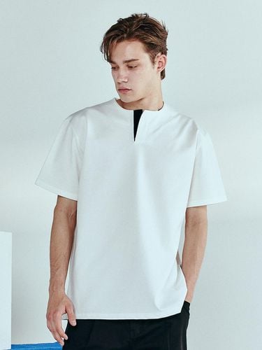 Soft Ponte Henley Neck T-shirt_White - MOMENTISM - Modalova