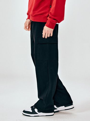 Solid Wide Cargo Pants_Black - MOMENTISM - Modalova