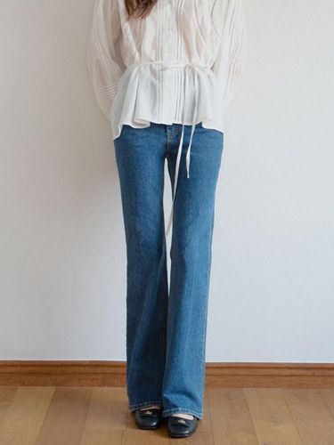 PLEATS BOOTCUT DENIM PANTS [] - chat de lama - Modalova
