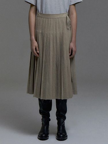 Wrap Pleated Skirt (Beige) - THE RYE - Modalova