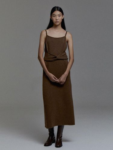 Muffler Knit Dress (Brown) - THE RYE - Modalova