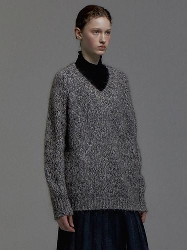 Blended V-neck Knit (Charcoal) - THE RYE - Modalova