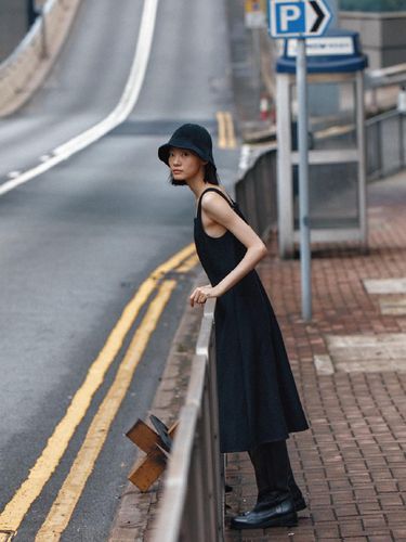 Snap Wool Sleeveless Dress (Black) - THE RYE - Modalova