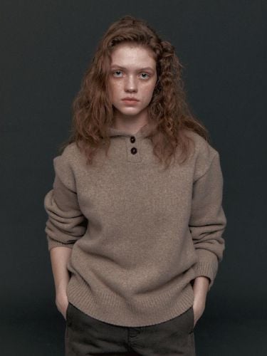 Hooded Wool Knit Top (Brown) - THE RYE - Modalova